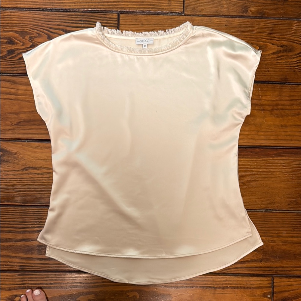 S’edge silky white top with frayed collar
